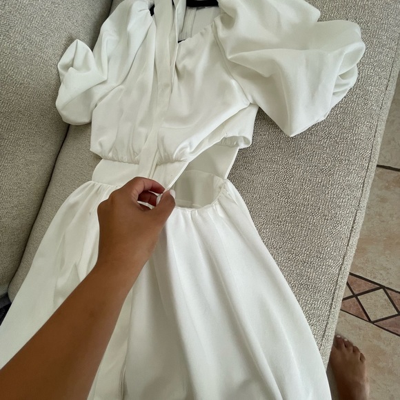 White dress - Picture 2 of 4